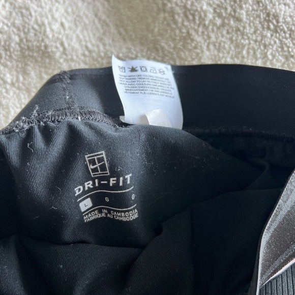 Nike Gray Athletic tennis Skirt - Picture 2 of 2